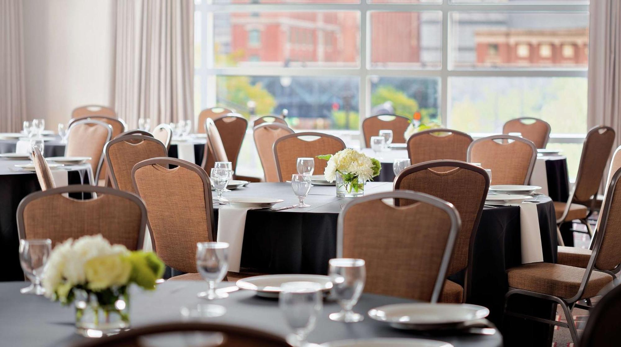 Hampton Inn Chicago Mccormick Place Экстерьер фото