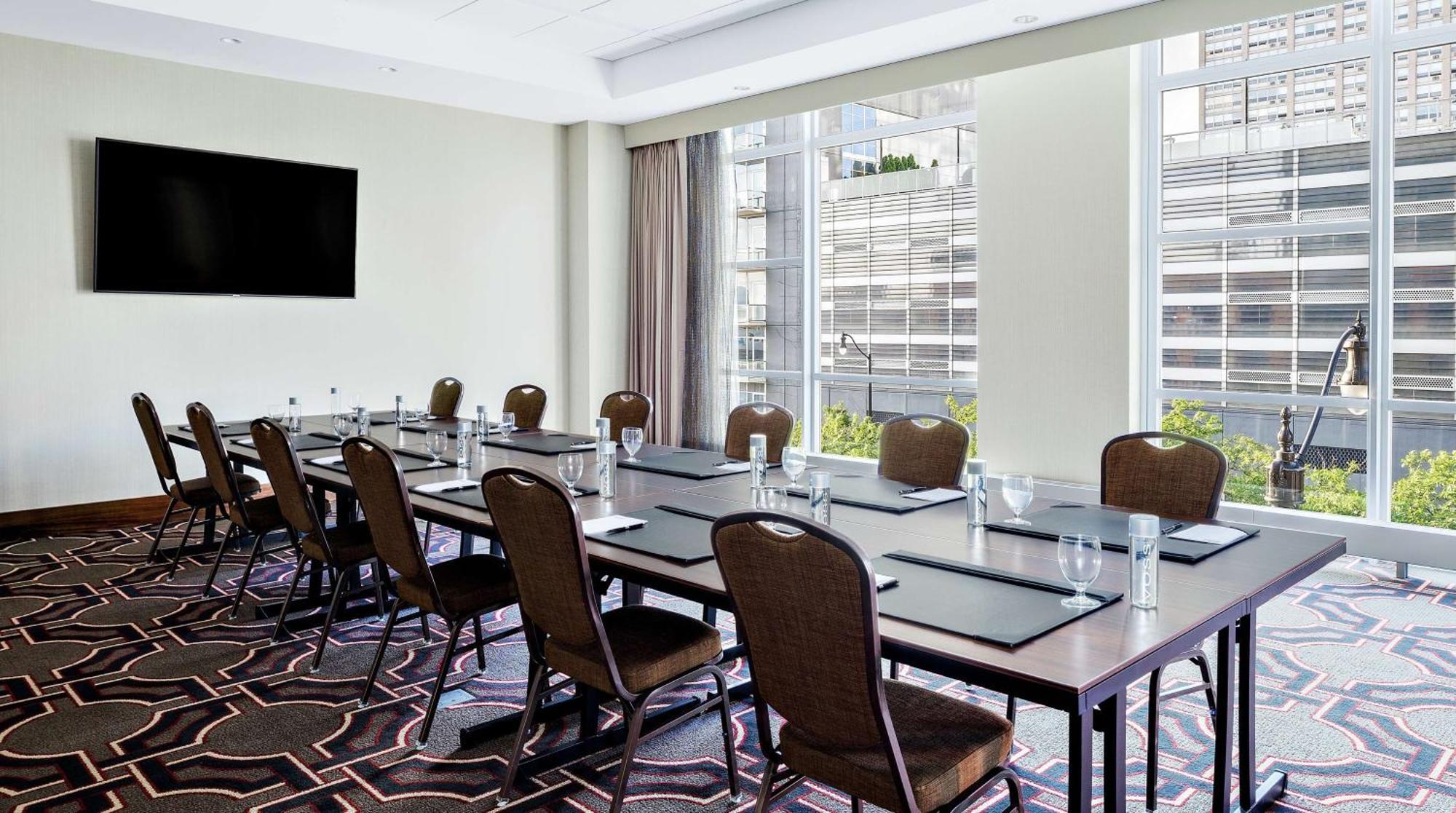 Hampton Inn Chicago Mccormick Place Экстерьер фото