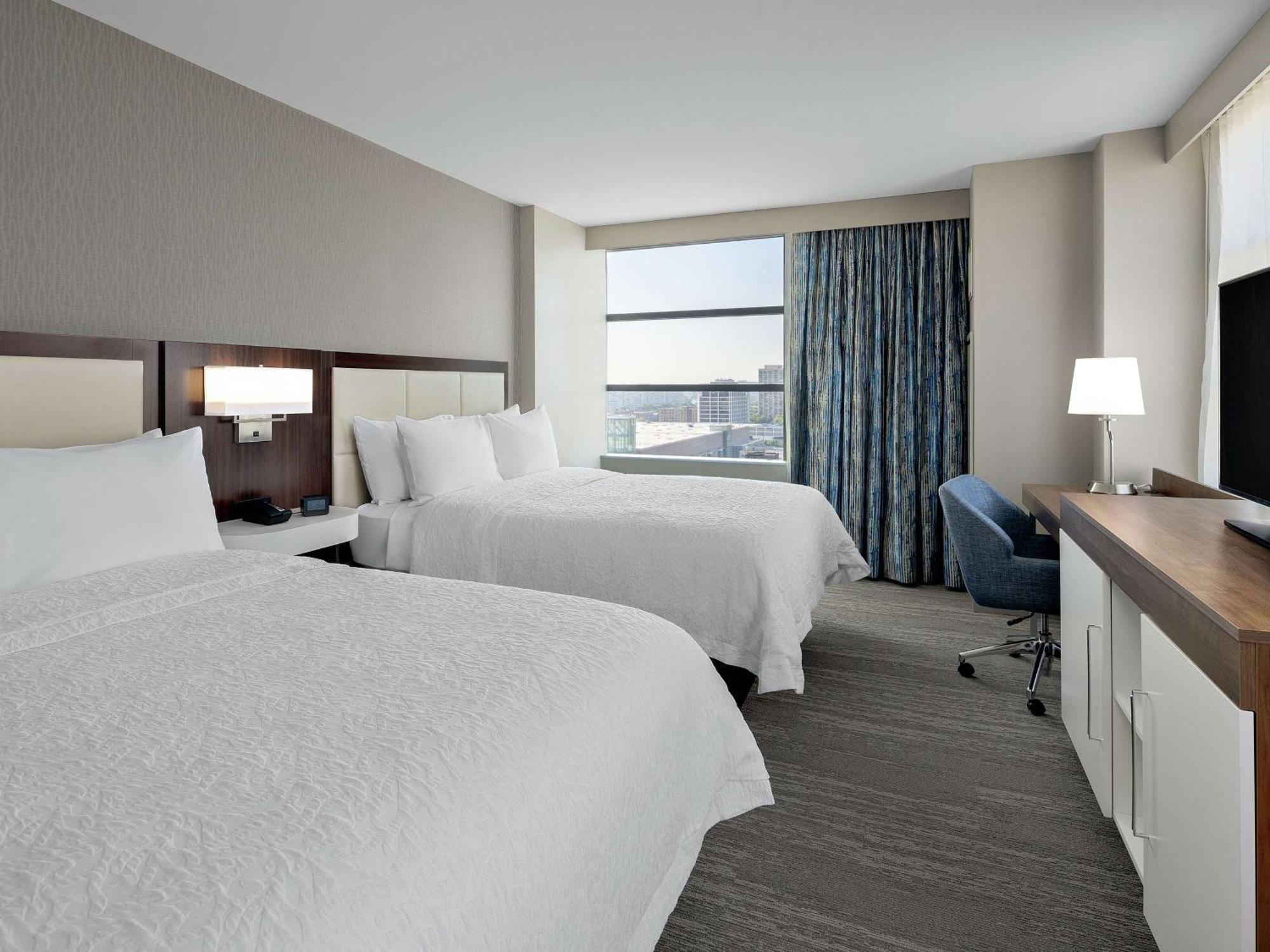 Hampton Inn Chicago Mccormick Place Экстерьер фото