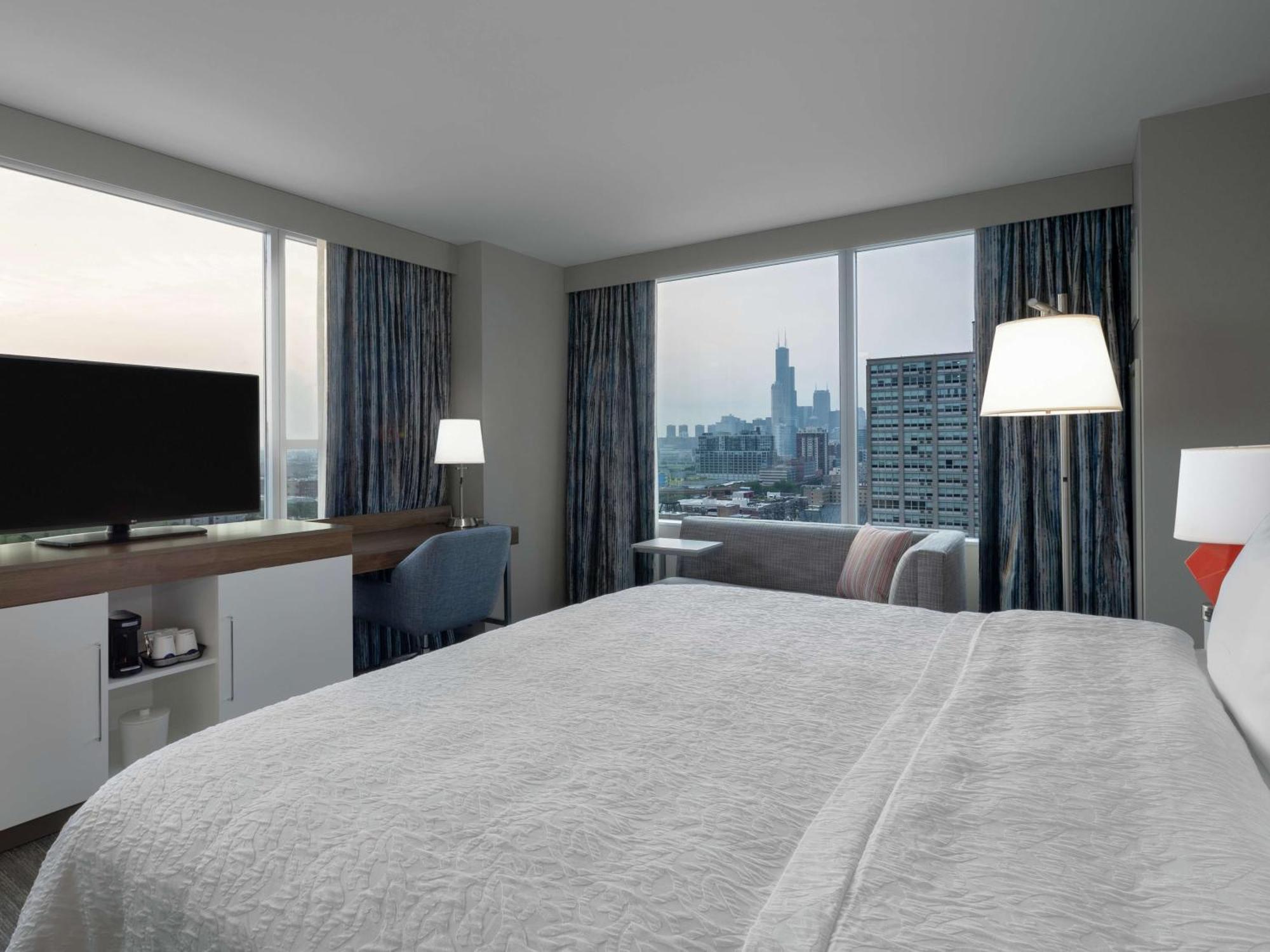 Hampton Inn Chicago Mccormick Place Экстерьер фото