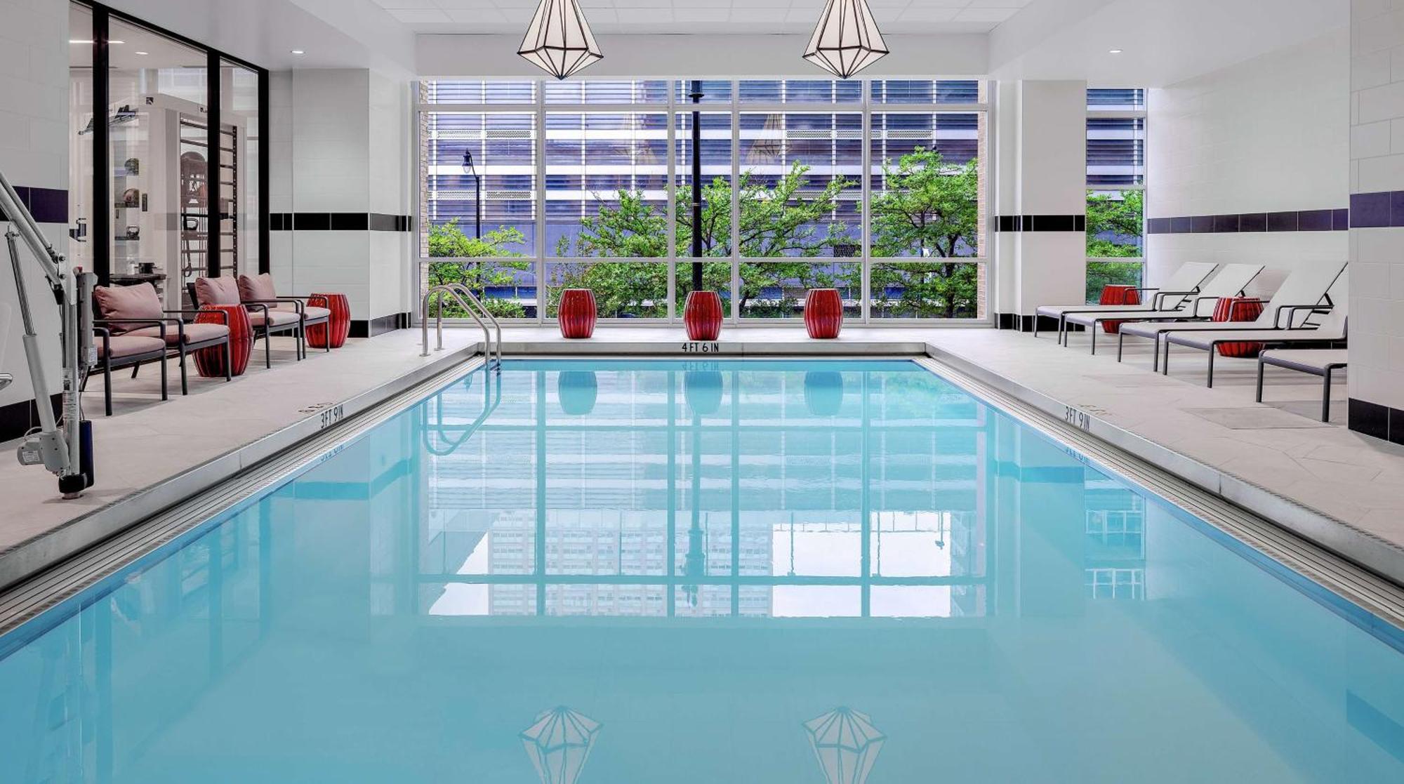 Hampton Inn Chicago Mccormick Place Экстерьер фото