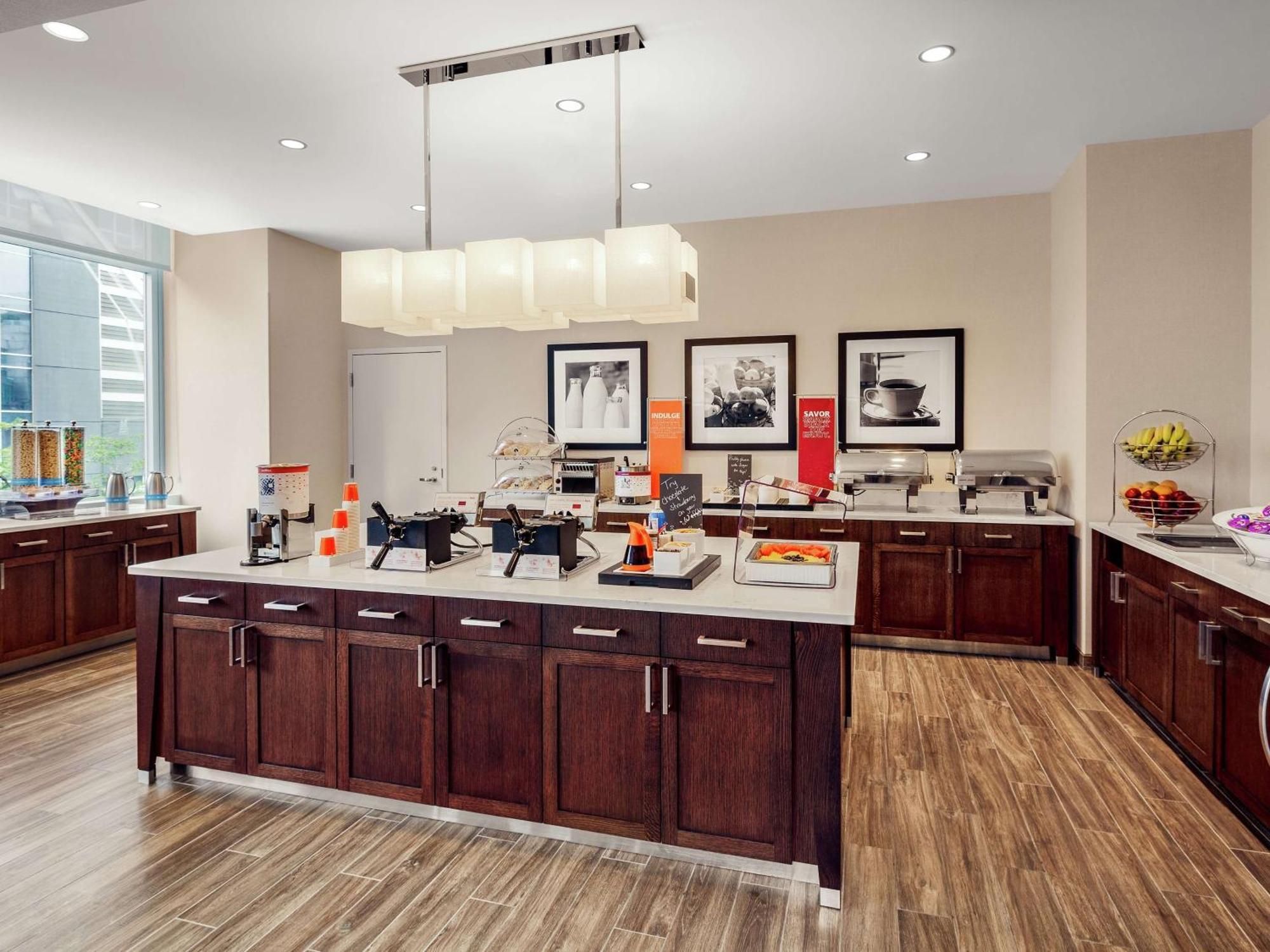 Hampton Inn Chicago Mccormick Place Экстерьер фото