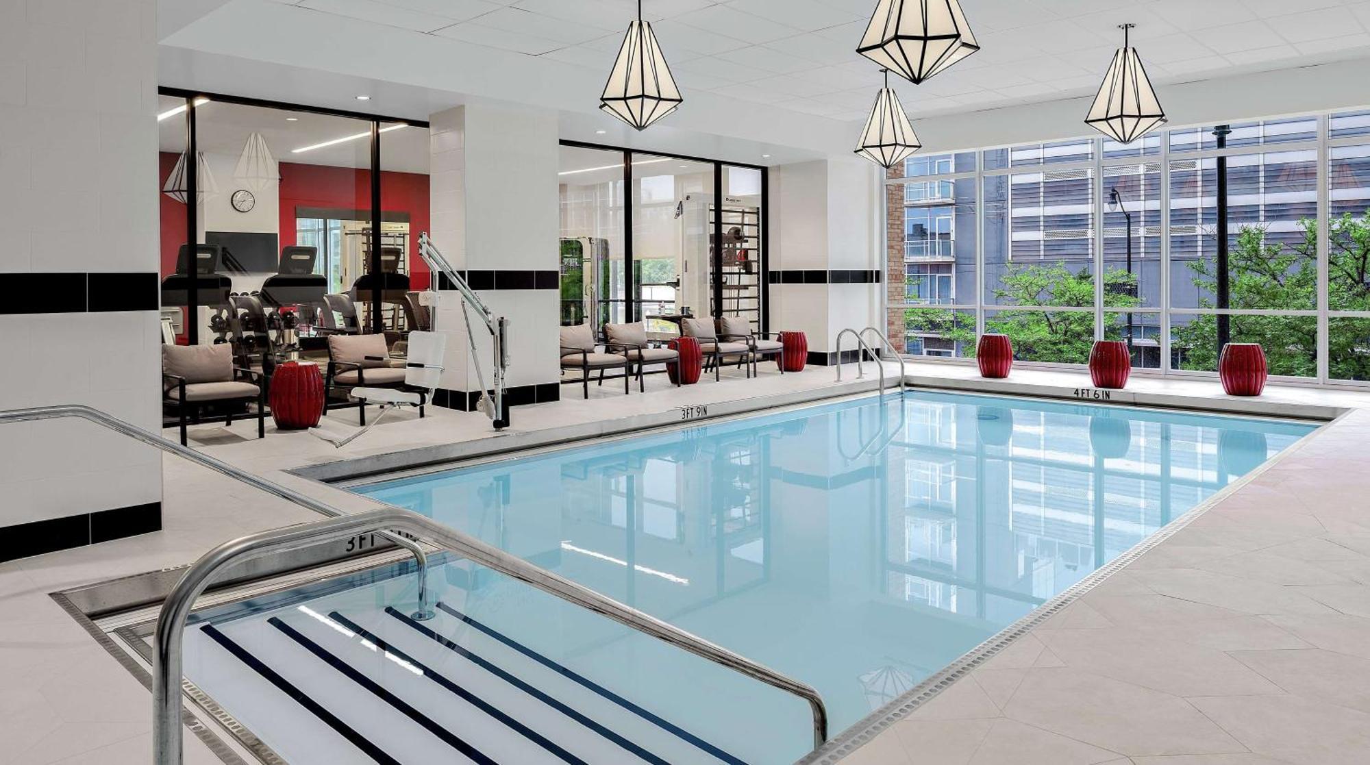 Hampton Inn Chicago Mccormick Place Экстерьер фото